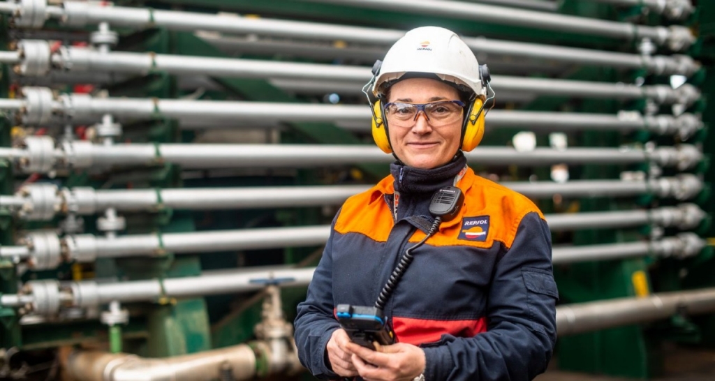 Un travailleur de repsol